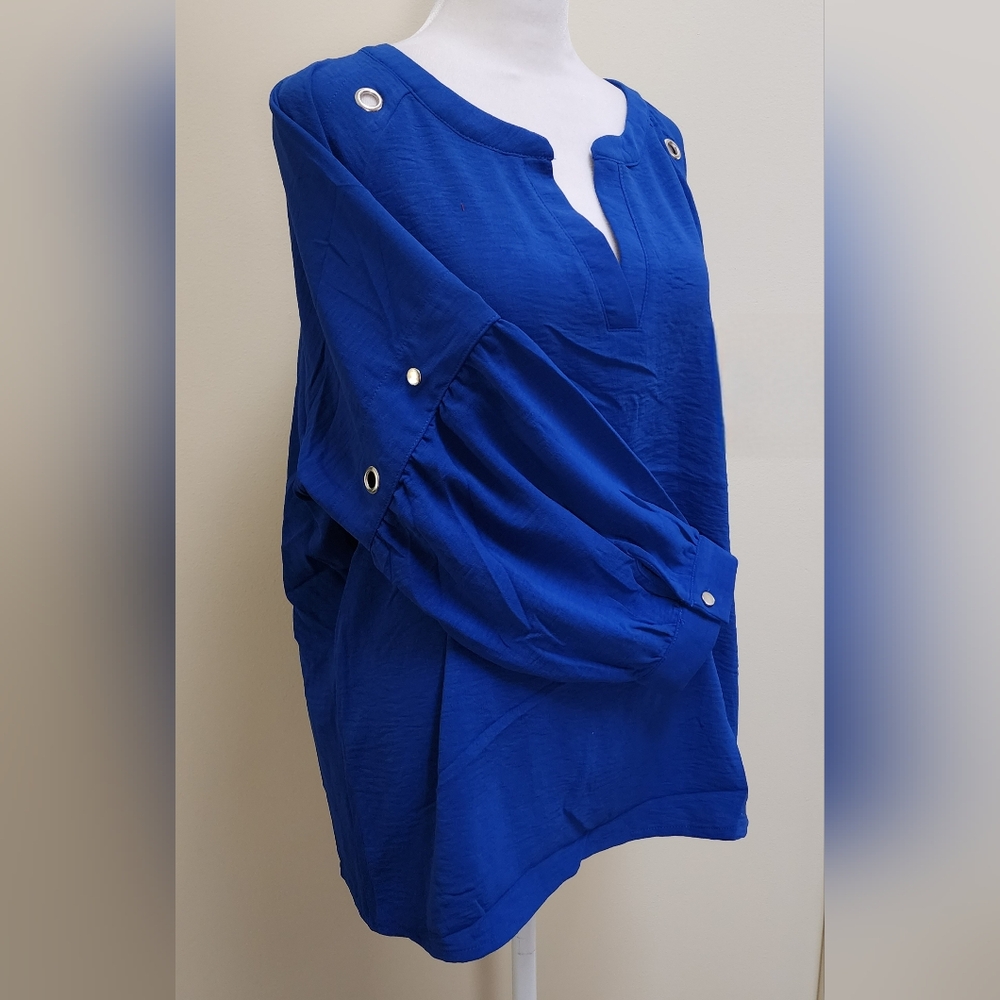 NWT Blue With Silver Toned Grommet Balloon Sleeves V-neck Blouse Women’s XL